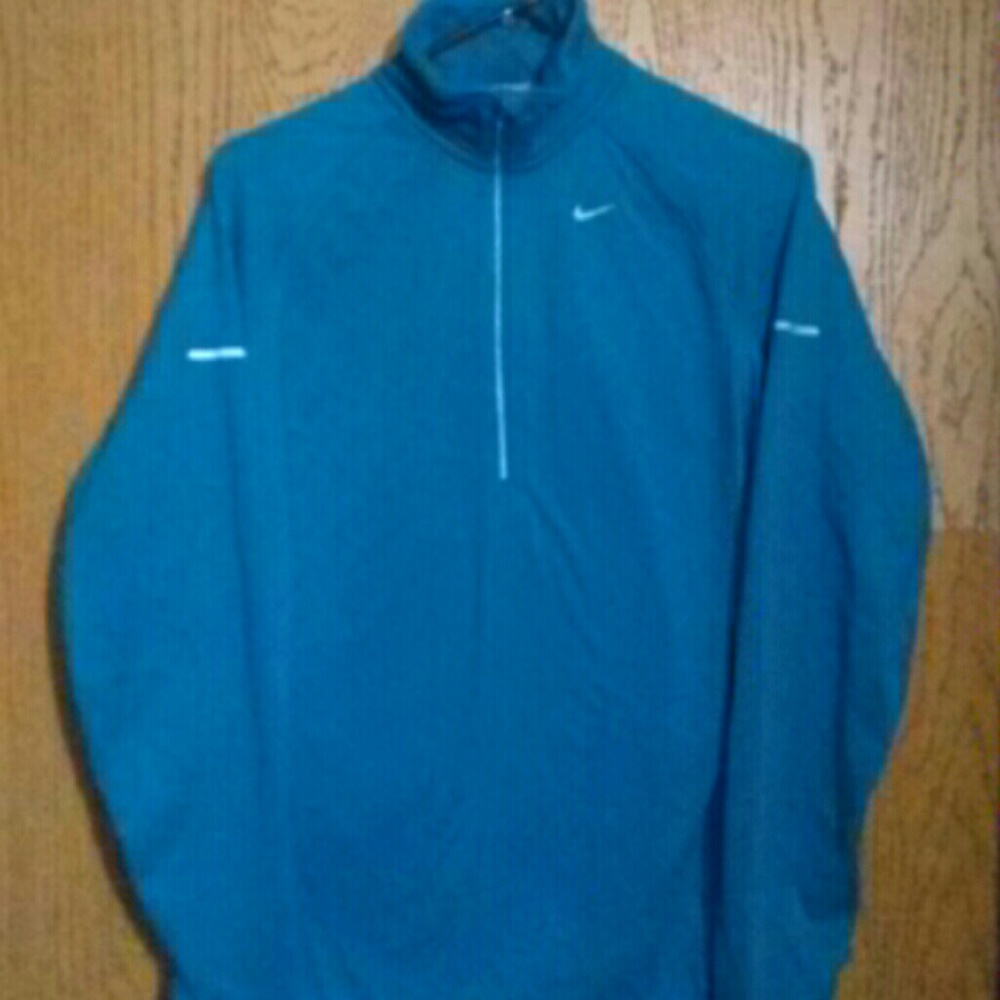 NIKE DRI-FIT PULL OVER IN EXCELLENT CONDITION!!